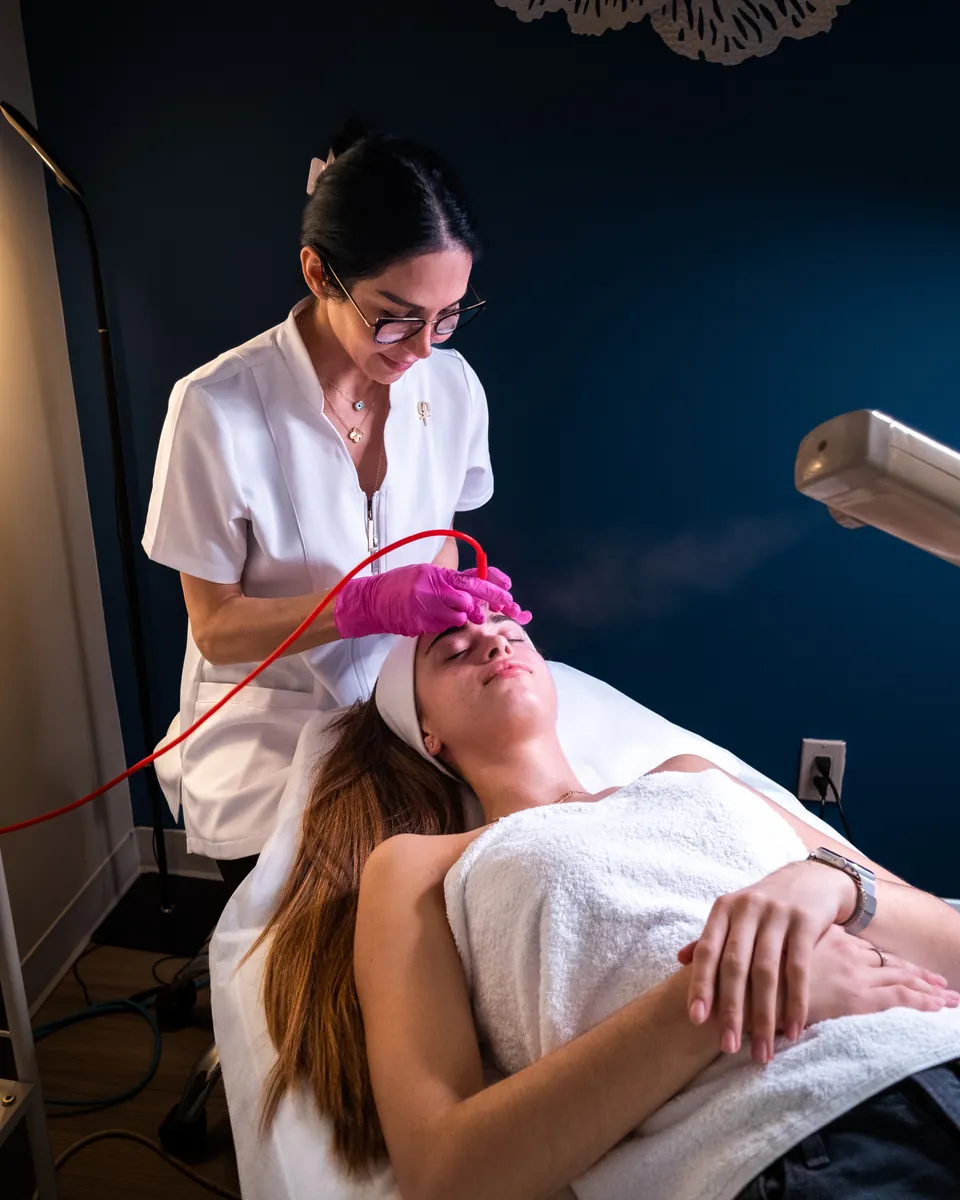 4D practitioner performing a facial with steam in the facial room